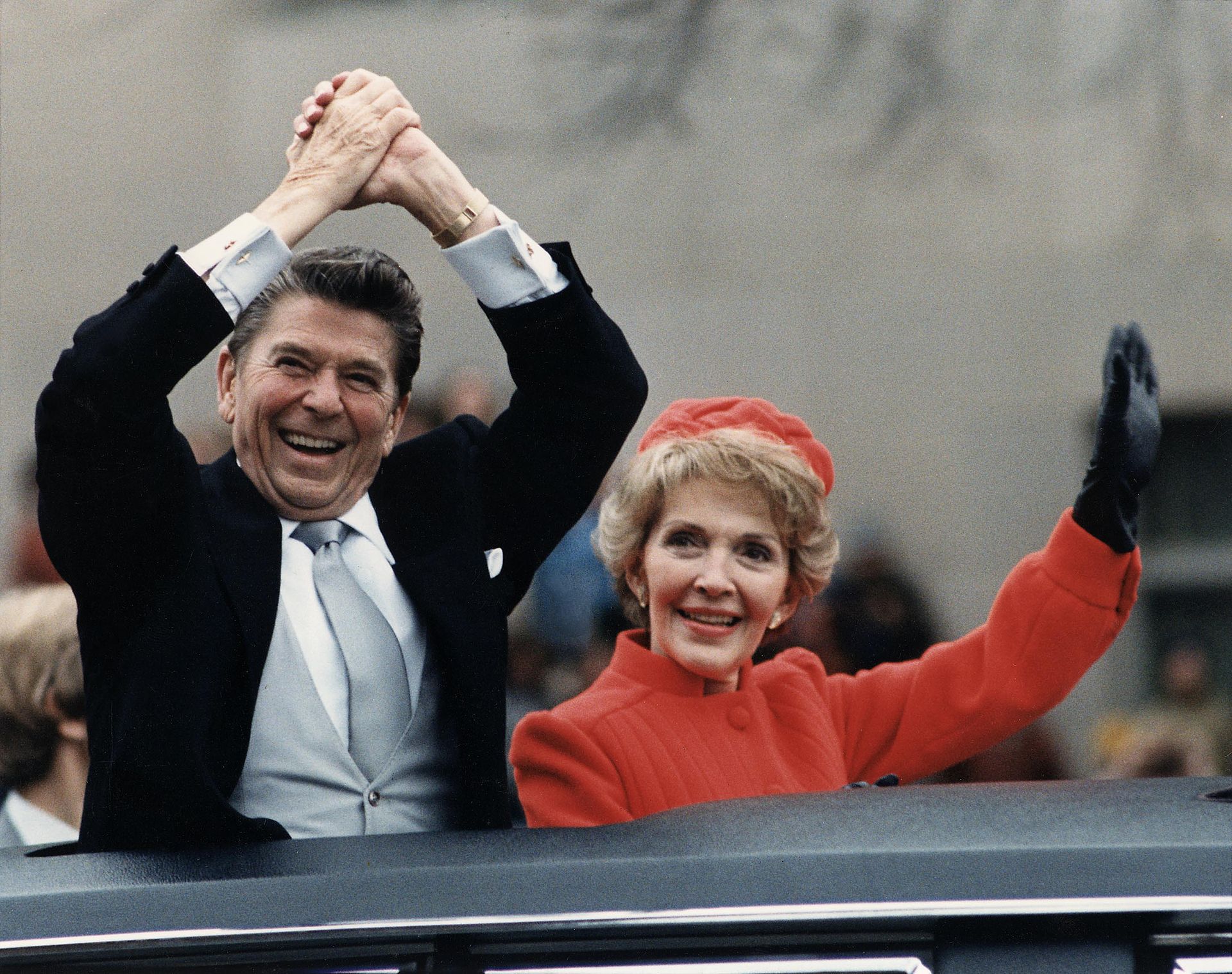 Reagans waving during inaugural parade